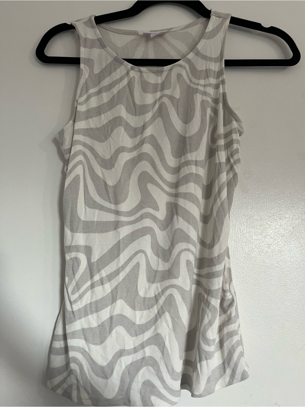 LuLaRoe White and Gray Wavy Print Tank Top